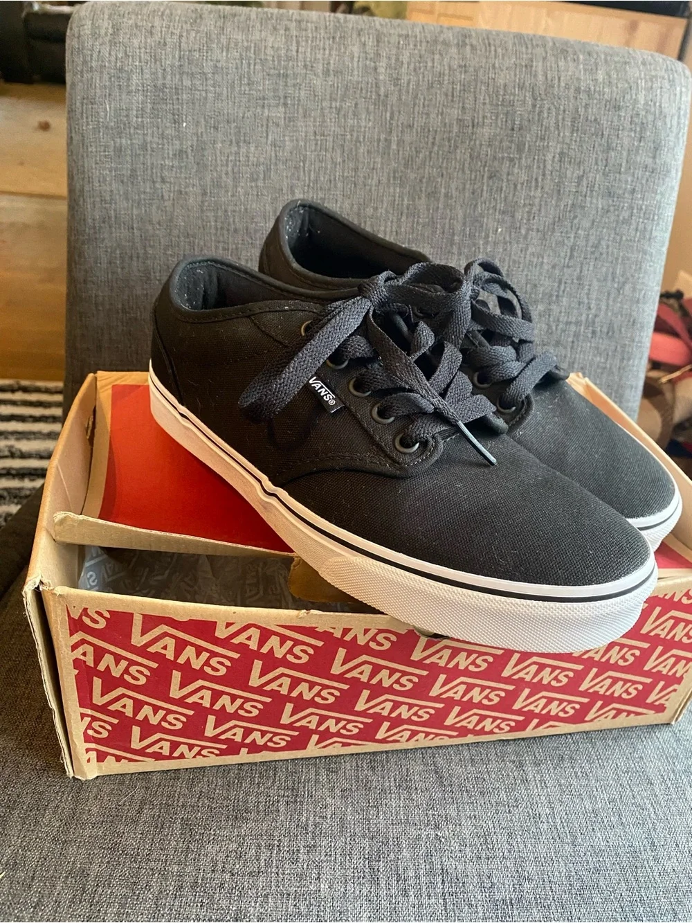 VANS Men’s Black/White Canvas Lace-Up Sneakers US 8.5
